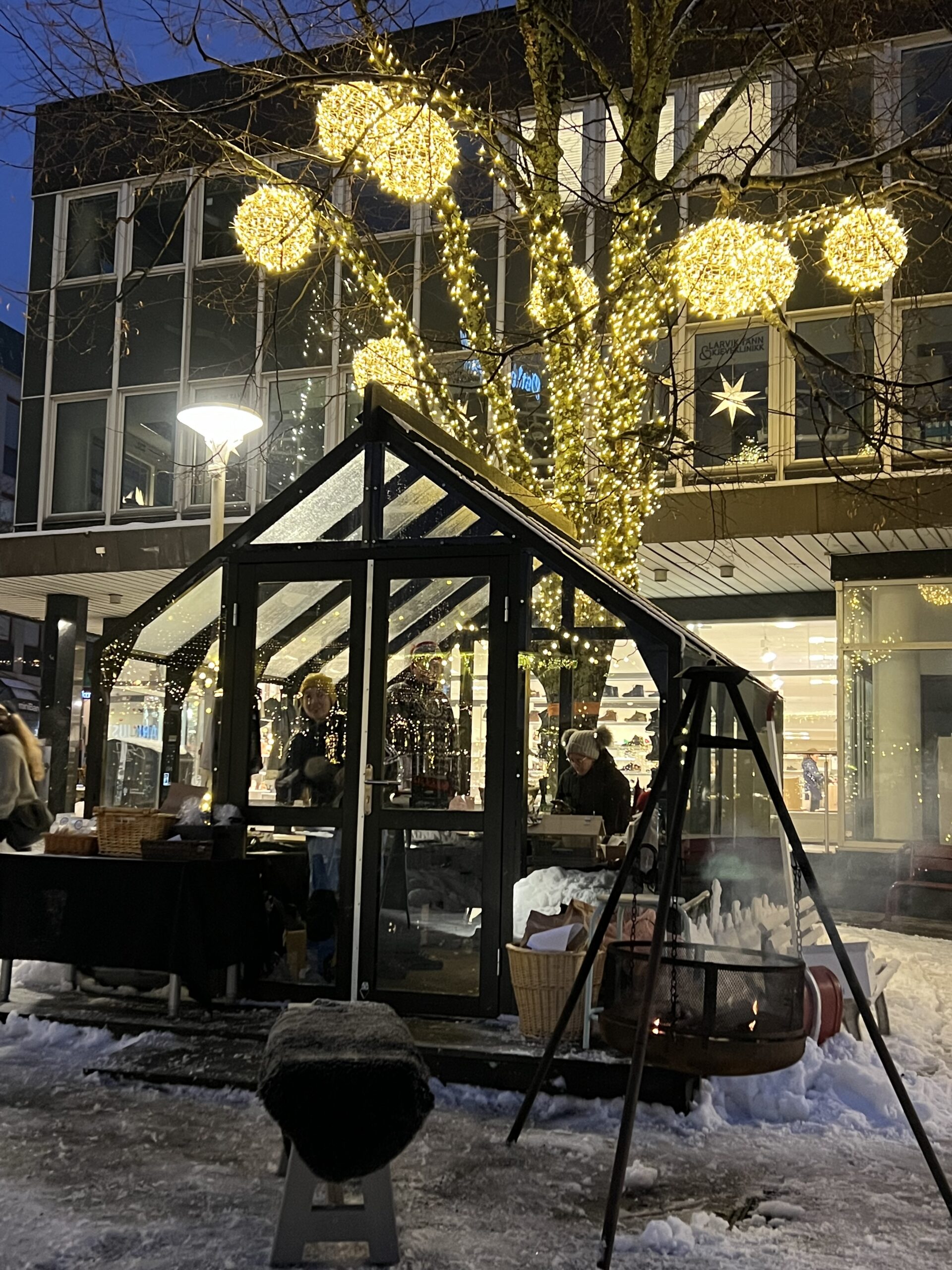 Julemarked på torget Larvik By fra 30.11-15.12 åpent alle dager fra 12-18. Vi gleder oss!!!